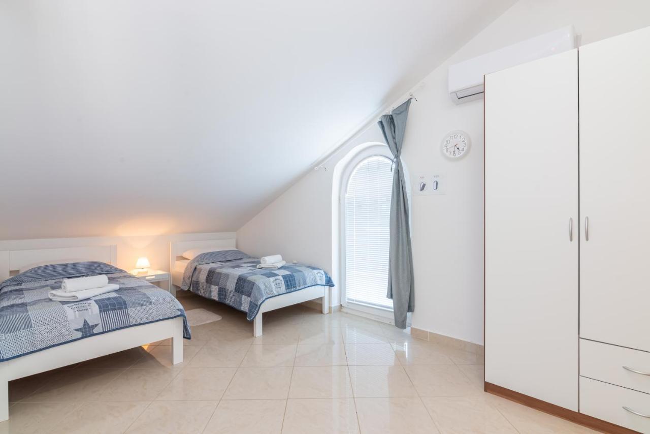 Apartment Mimoza 5, Baska, Krk Exteriör bild
